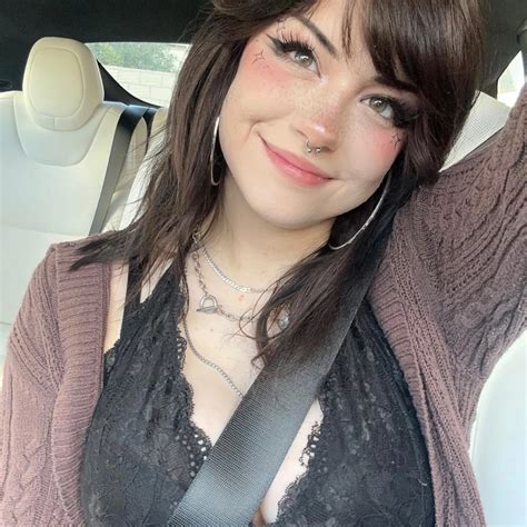 She has racked up an impressive 10 million followers and her videos have been watched over a whopping 1 billion times. . Hannah owo suck